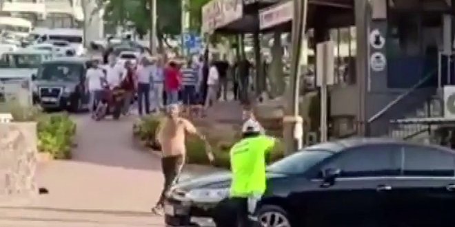 Kendisine ceza yazan polise saldıran şüpheli tutuklandı