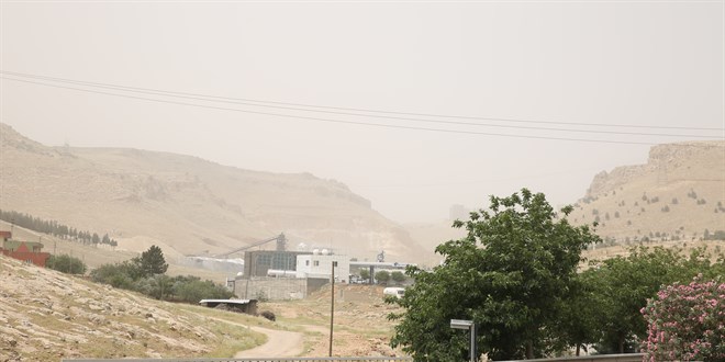 Mardin'de toz taşınımı etkili oldu