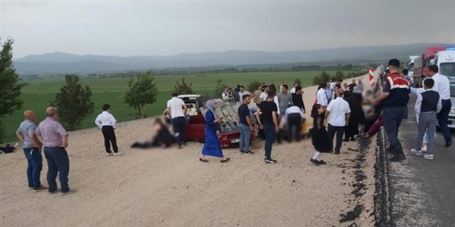 Tokat'ta trafik kazası: 2'si çocuk 10 yaralı