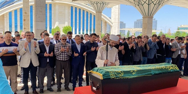 Cumhurbaşkanı Yardımcısı Oktay, Yusuf Yerkel'in oğlunun cenaze törenine katıldı