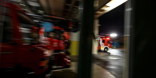 Kağıthane'de bir binanın çatı katında çıkan yangın söndürüldü