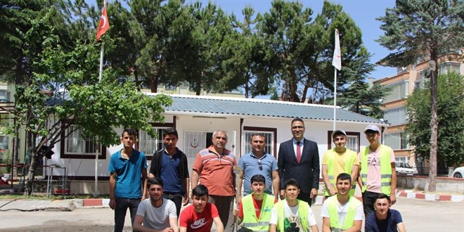 Meslek lisesinin 'tamir takımı' acil sağlık istasyonu binasını yeniledi