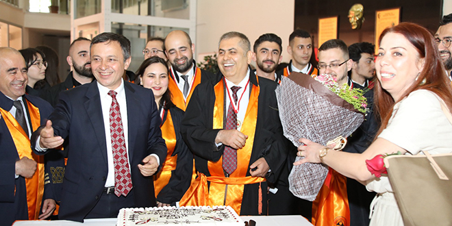 Tıp profesörü, turist rehberliği yapmak için 54 yaşında diploma aldı