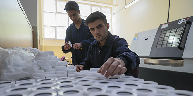 Öğrencilerin ilk işi, 'Mehmetçiğin robot yardımcıları' oldu