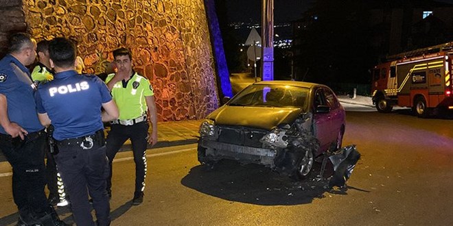 Kaza yapan sürücü, 'Ehliyetimi kaybedemem' diyerek kaçtı