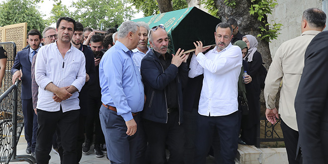 Yazar ve şair Mevlana İdris Zengin, son yolculuğuna uğurlandı