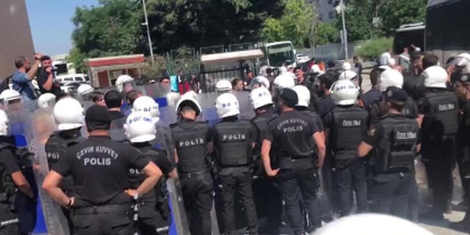 Bakırköy Adalet Sarayı önünde çıkan olaylarda 12 gözaltı