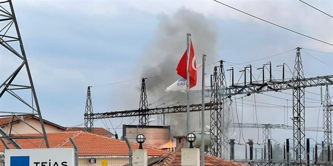 Balıkesir'de trafoda yangın çıktı, ilçe elektriksiz kaldı