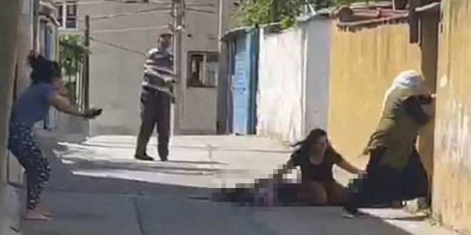 Köpek tartışmasında aynı aileden 3 kişiyi öldürdü