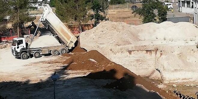 Sağlık Müdürlüğü inşaat alanı toprakla dolduruluyor