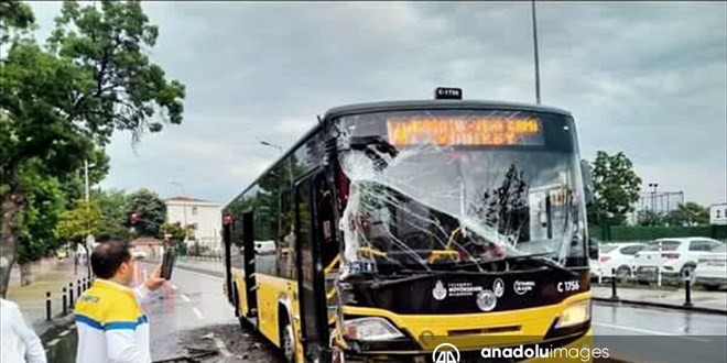 Üsküdar'da İETT otobüsünün karıştığı kazada 1 kişi yaralandı