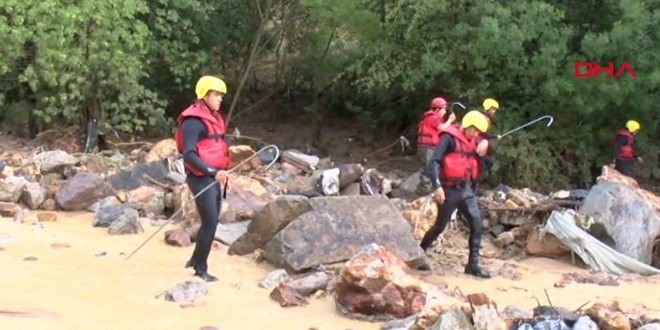AFAD, JAK ve itfaiye ekiplerinin Tatlar Deresi ve çevresinde çalışmaları devam ediyor