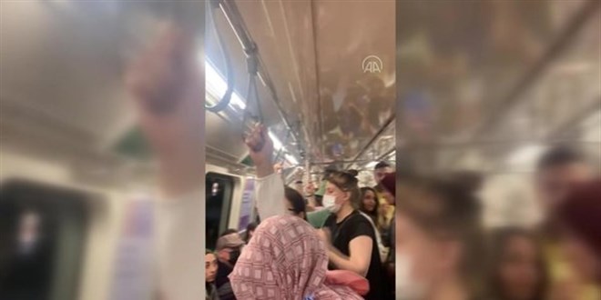 Metro aracı kapısı açık şekilde seferine devam etti