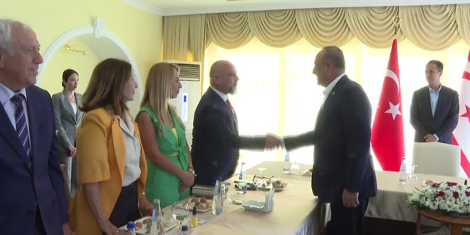 Dışişleri Bakanı Çavuşoğlu, KKTC'deki STK temsilcileriyle buluştu