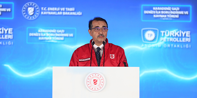 Karadeniz gazını denizden karaya taşıyacak ilk borular denize indi