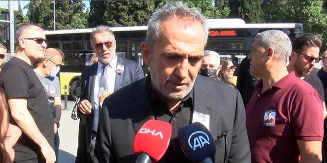 Yavuz Bingöl'den annesinin cenaze töreninde sitem: Yazıklar olsun