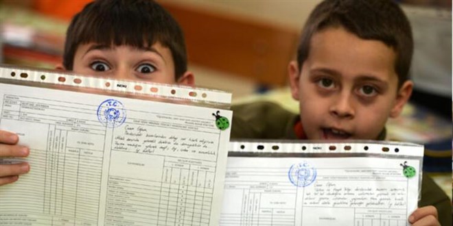 Yaklaşık 18 milyon öğrenci karnesini alarak yaz tatiline girdi
