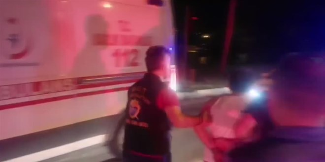 Bartın'da 'dur' ihtarına uymayan alkollü sürücünün otomobili polis aracına çarptı