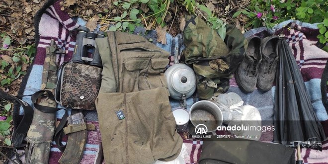 Tunceli'de teröristlere ait silah ve mühimmat ele geçirildi