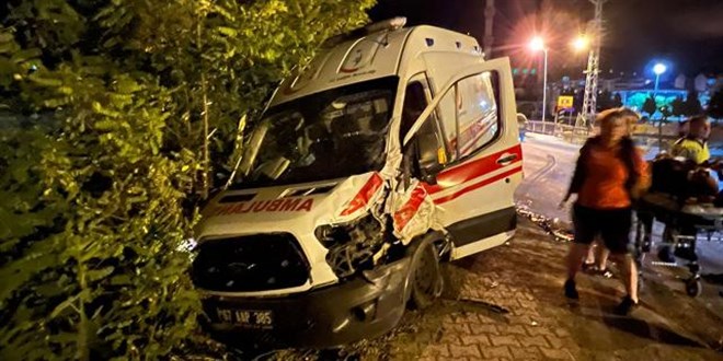 Zonguldak'ta ambulanslar çarpıştı: 3 yaralı