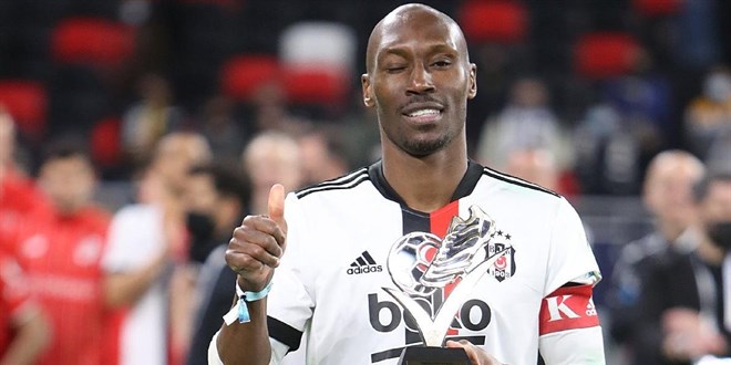 Beşiktaş, Atiba Hutchinson ile sözleşme yenileyecek