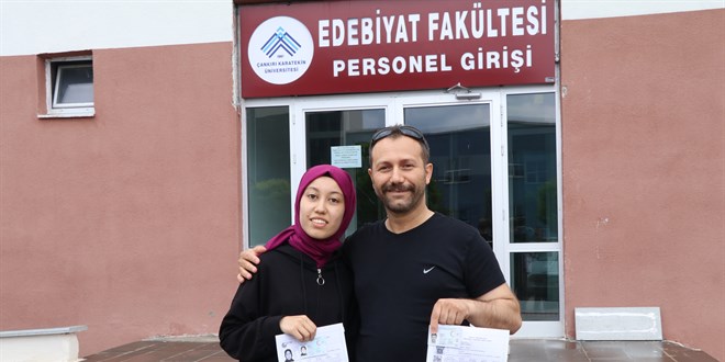 Çankırı'da yaşayan baba, kızının heyecanını paylaşmak için YKS'ye girdi