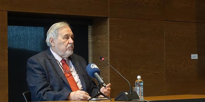 İlber Ortaylı: Dünya Türkleri bekliyor