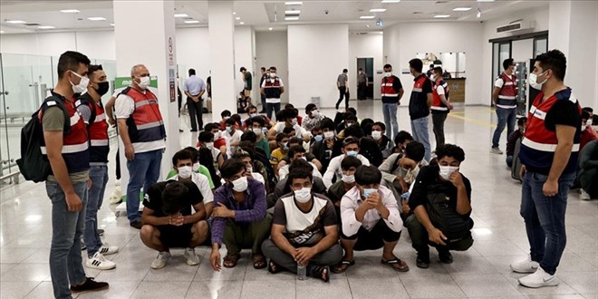 Sınır dışı edilen düzensiz göçmen sayısı 42 bin 666'ya ulaştı