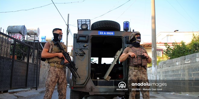Mersin'de 20 PKK/KCK şüphelisi hakkında gözaltı kararı
