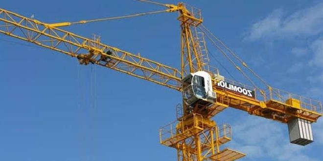 İzmir'deki bir limanda vincin altında kalan işçi öldü