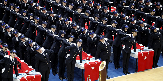 stanbul'da 499 kadn polis memuru mezuniyet sevinci yaad