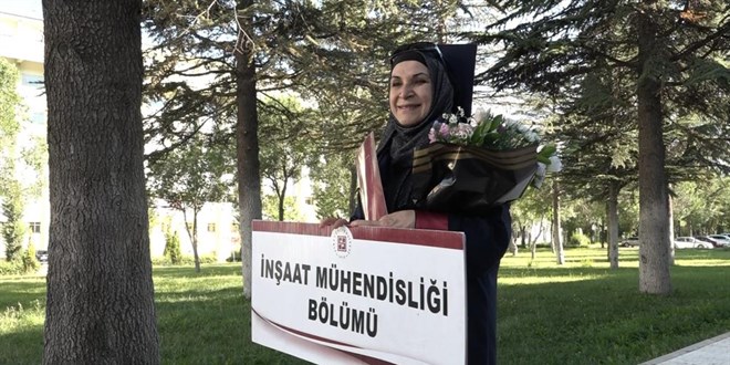 Hayali olan inşaat mühendisliğini 58 yaşında kazandı, 63 yaşında kep attı
