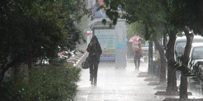 Düzce'de sağanak nedeniyle engelli ve hamile kamu görevlileri 1 gün izinli sayılacak