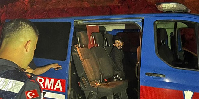 3 noktada yangın çıkarıp 4'üncüde yakalanan şüphelisi tutuklandı
