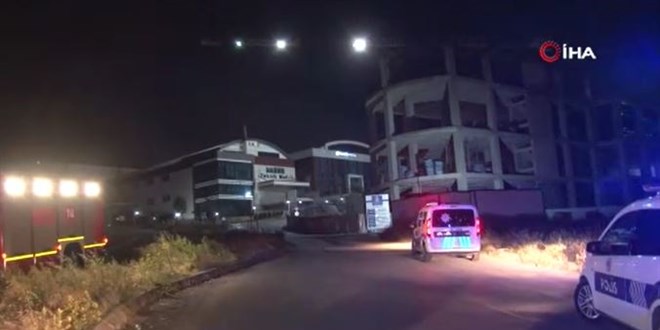 Esenyurt'ta kimyasal madde dolu tank devrildi