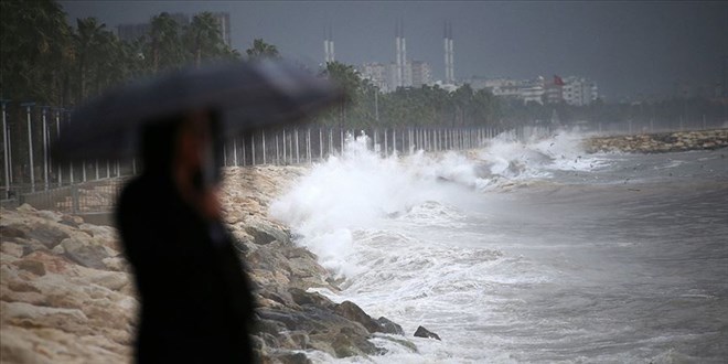 Meteorolojiden 4 bölgeye kuvvetli rüzgar ve fırtına uyarısı