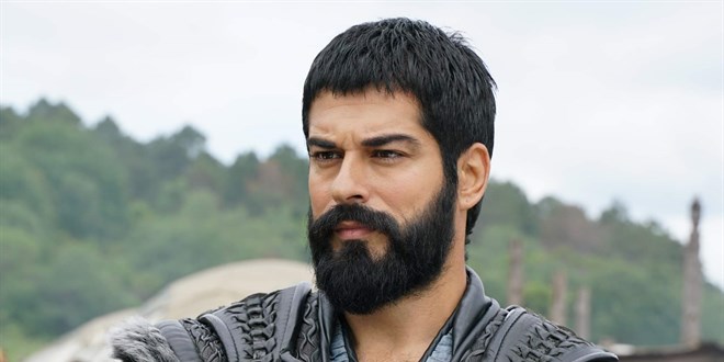 Burak Özçivit'e set çalışanlarına hakaretten para cezası