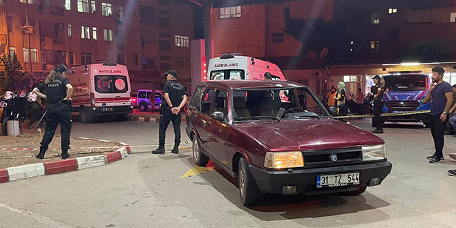 Hatay'da otomobile silahlı saldırı: 1 kişi öldü, 8 kişi yaralandı