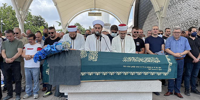 Oyuncu ve yönetmen Ragıp Ertuğrul toprağa verildi
