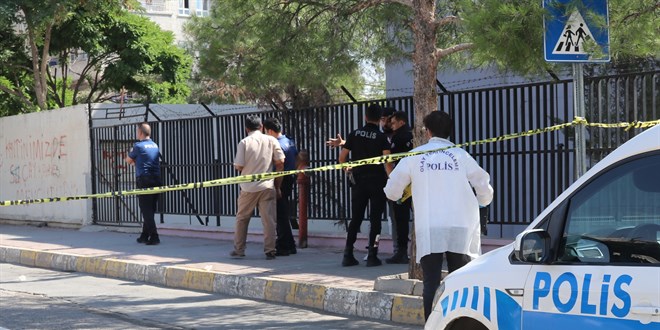 Şanlıurfa'da cezaevi önünde silahlı saldırıya uğrayan kişi öldü