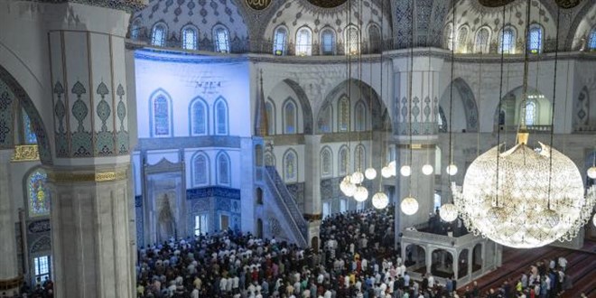 Başkentte bayram namazı coşkusu