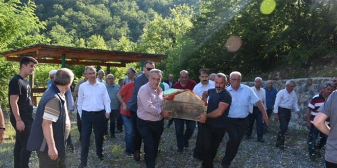 Vasiyetini öğrencileri yerine getirdi
