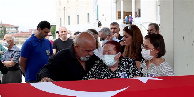 Türkiye'nin ilk beyin cerrahlarından Prof. Dr. Gökalp son yolculuğuna uğurlandı