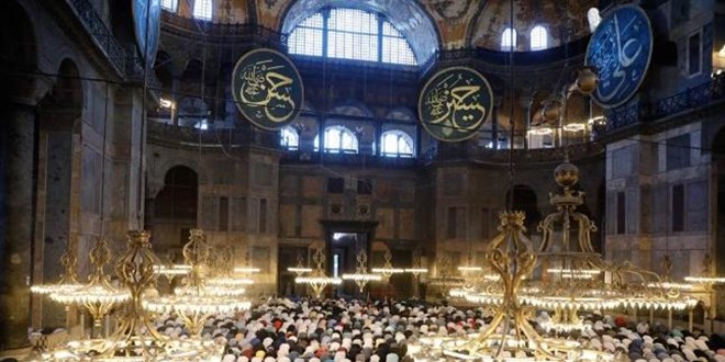 Binlerce kişi Kurban Bayramı namazını Ayasofya Camii'nde kıldı