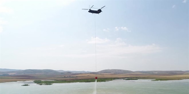 Askeri fabrikalar, orman yangınları için yangın kovası ve helikopter kanca kiti üretti