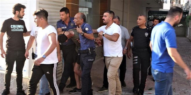 5 yeğeni ile engelli kardeşini rehin aldı, linç edilmekten polis kurtardı
