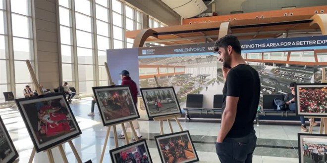 15 Temmuz'un hafzalara kaznan fotoraflar Sabiha Gken Havaliman'nda sergileniyor