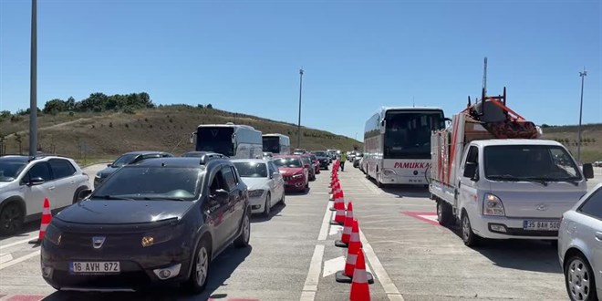 İstanbul-İzmir Otoyolu'nda tatilcilerin dönüş yolculuğu sürüyor