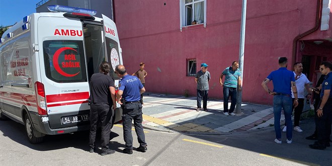 Parasının çalındığını iddia eden patron çalışanı sokak ortasında darp etti