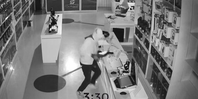 Antalya'da iş yeri sahibi çalınan televizyon bozuk olunca hırsızdan şikayetçi olmadı